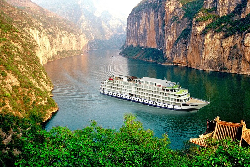 Distinct Differences Between River and Ocean Cruises